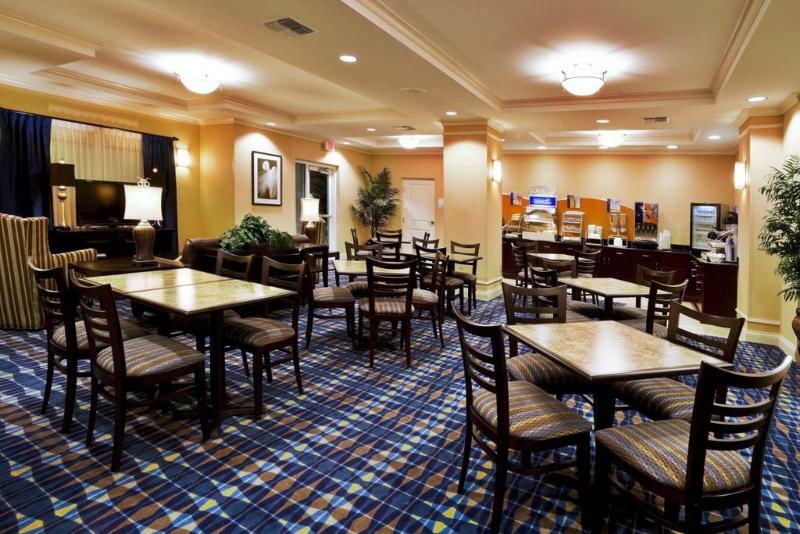 Holiday Inn Express Hotel & Suites Fort Pierce West ภายนอก รูปภาพ